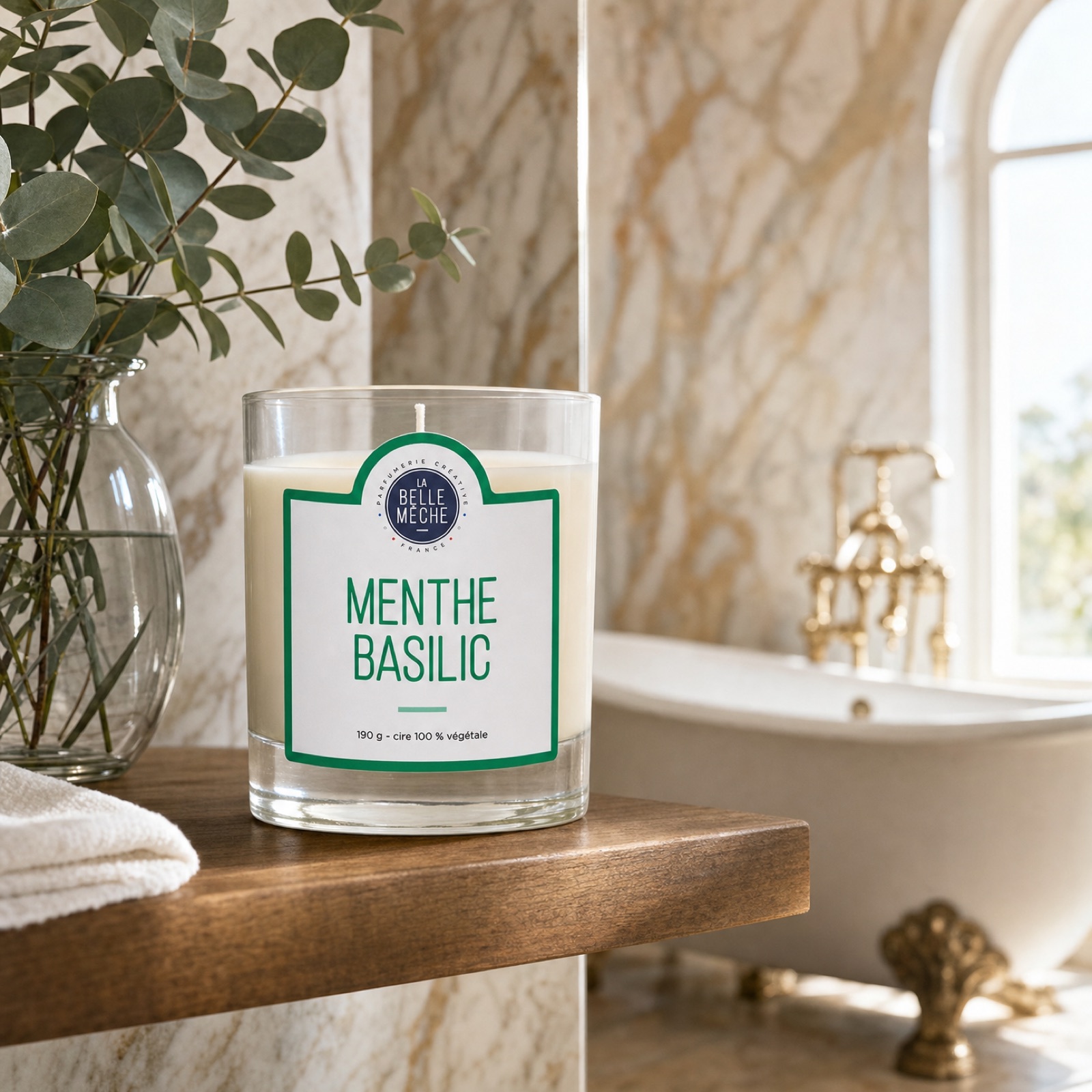 La Belle Mèche salle de bain marbre — ad photo IA