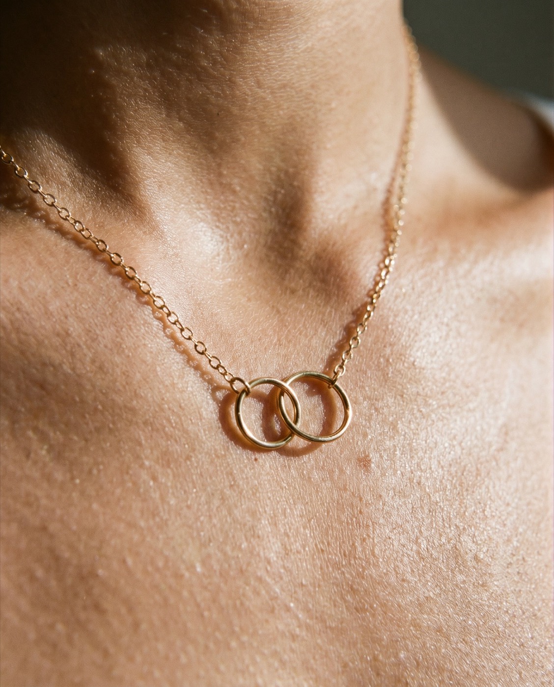 Collier or — portrait cou