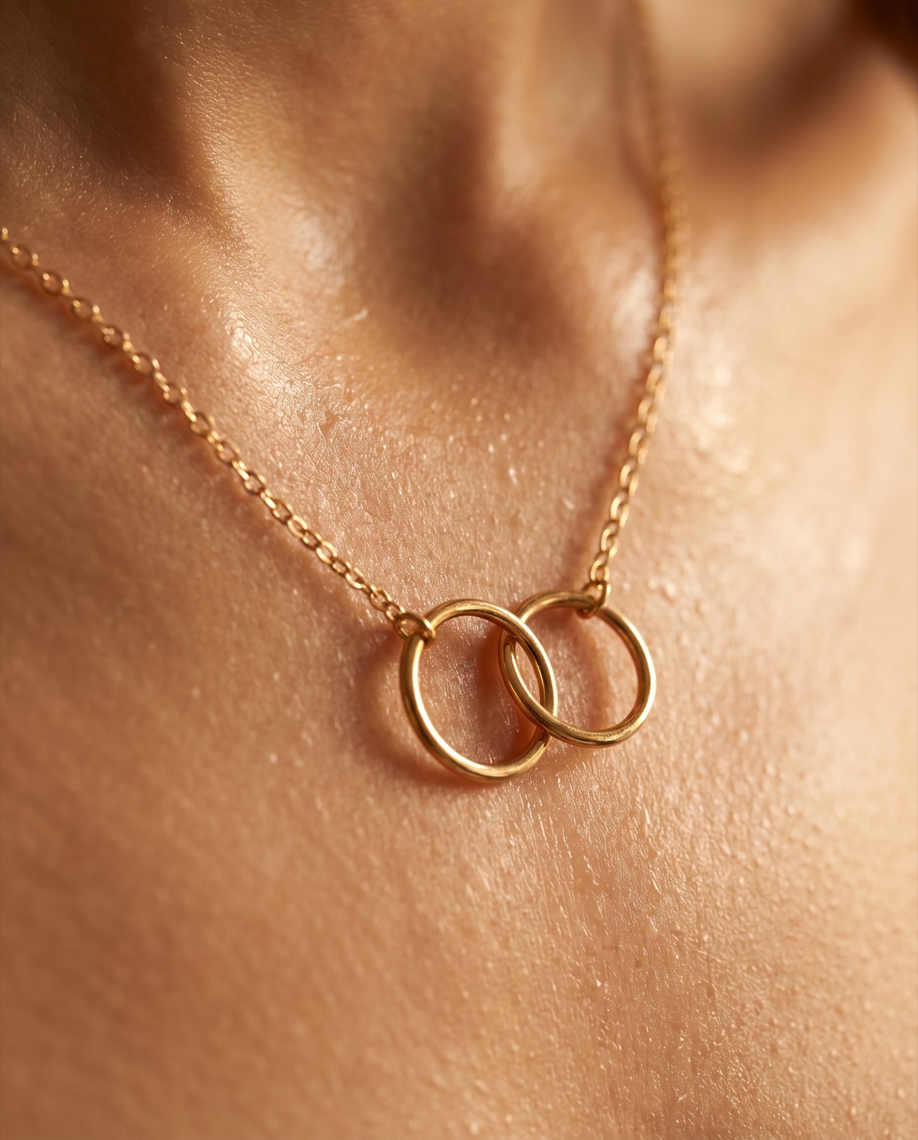 Collier or sur quartz